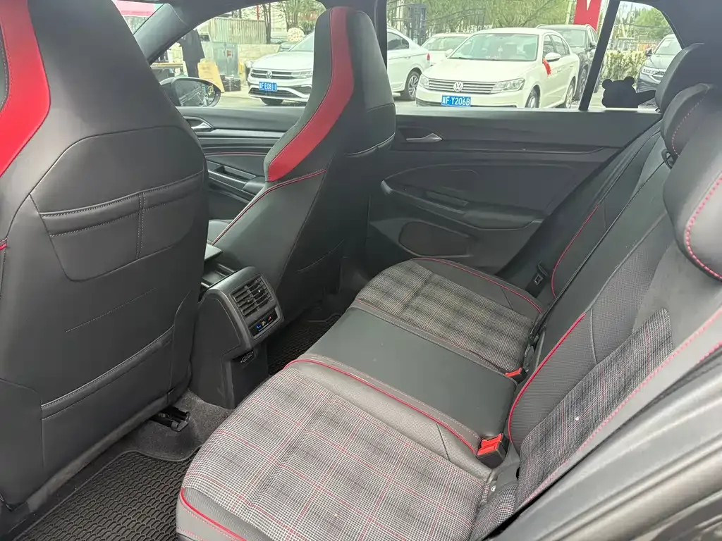Volkswagen Golf GTI — фото 3