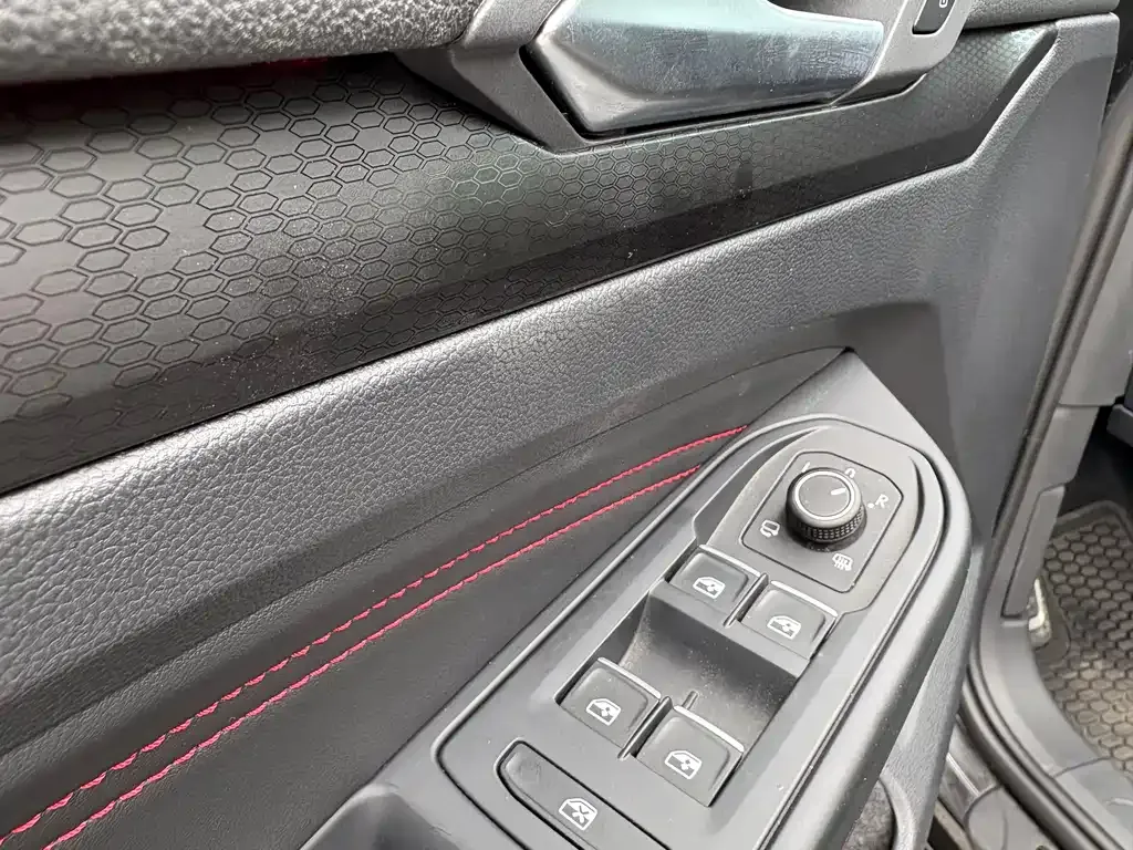 Volkswagen Golf GTI — фото 5