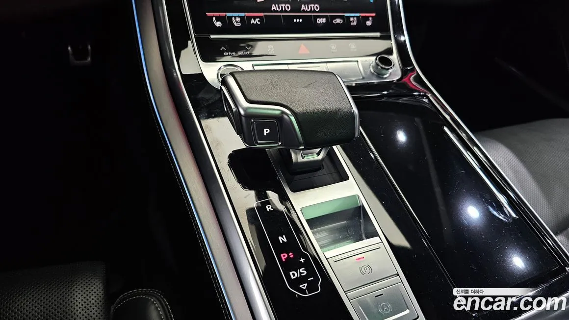Audi Q8 — фото 6