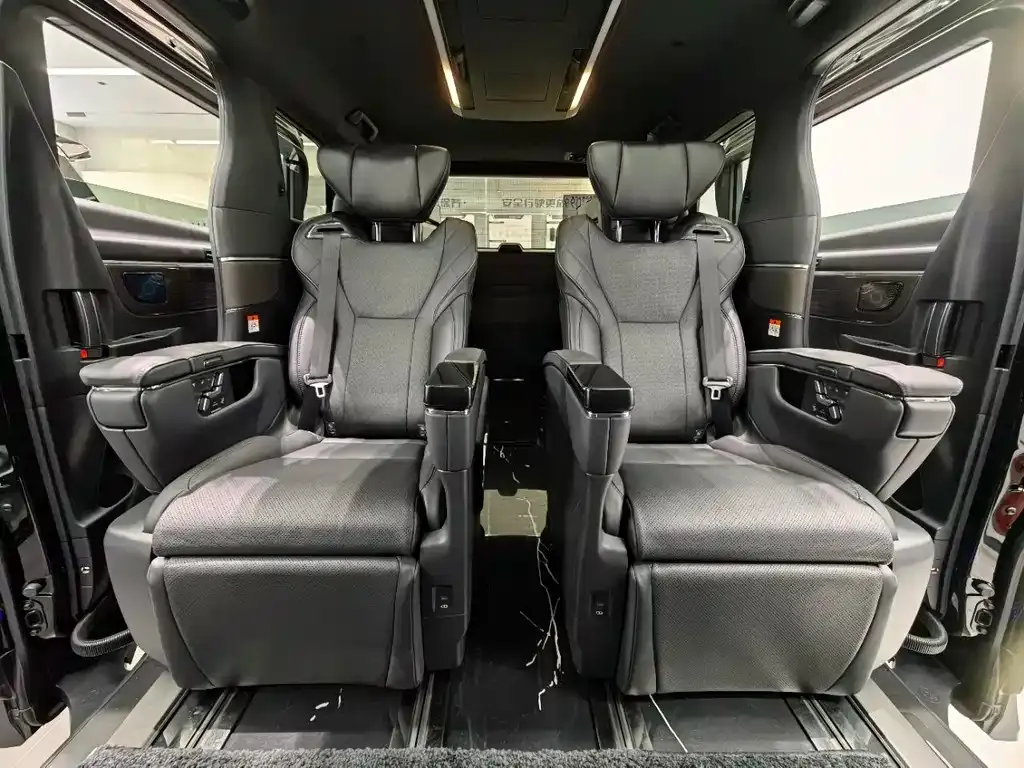 Toyota Vellfire — фото 9