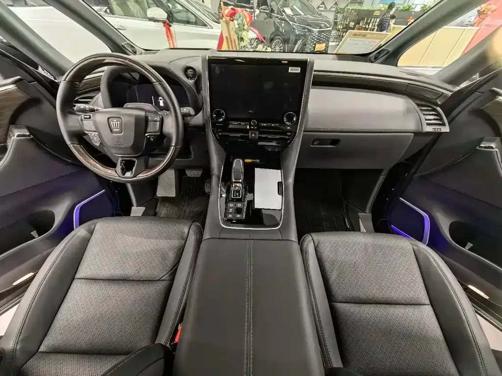 Toyota Vellfire — фото 8