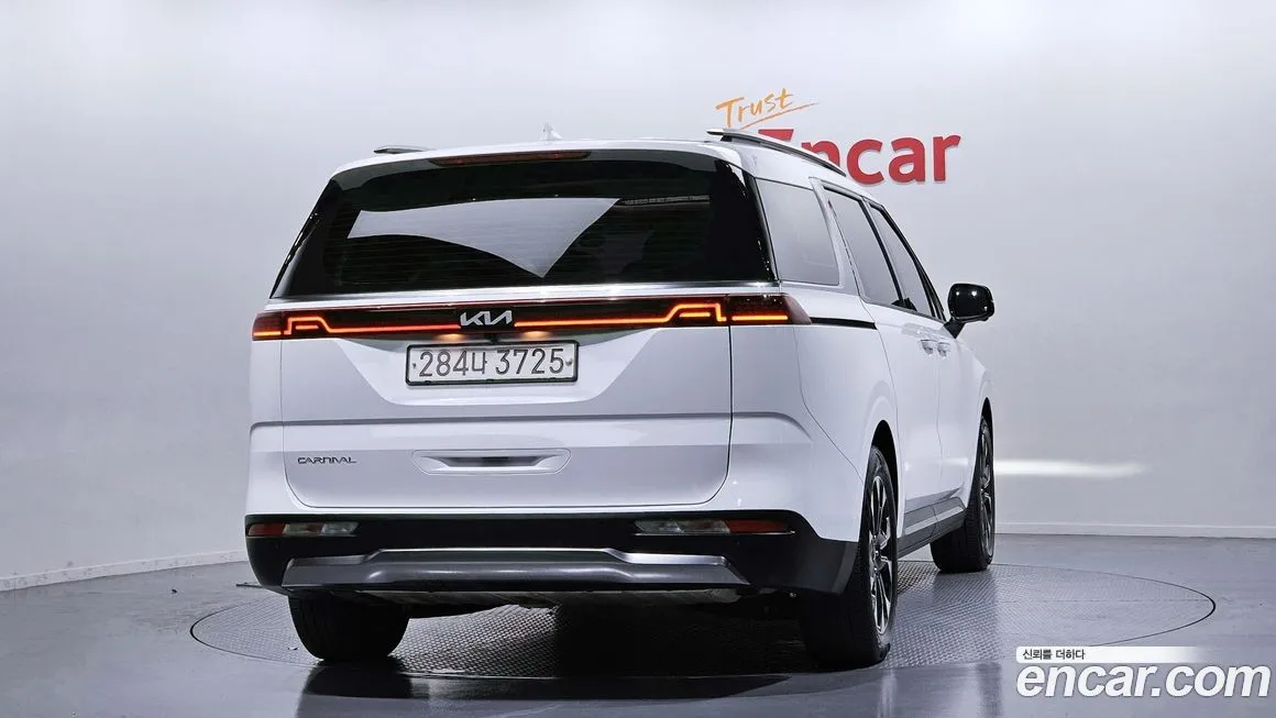 Kia Carnival — фото 5