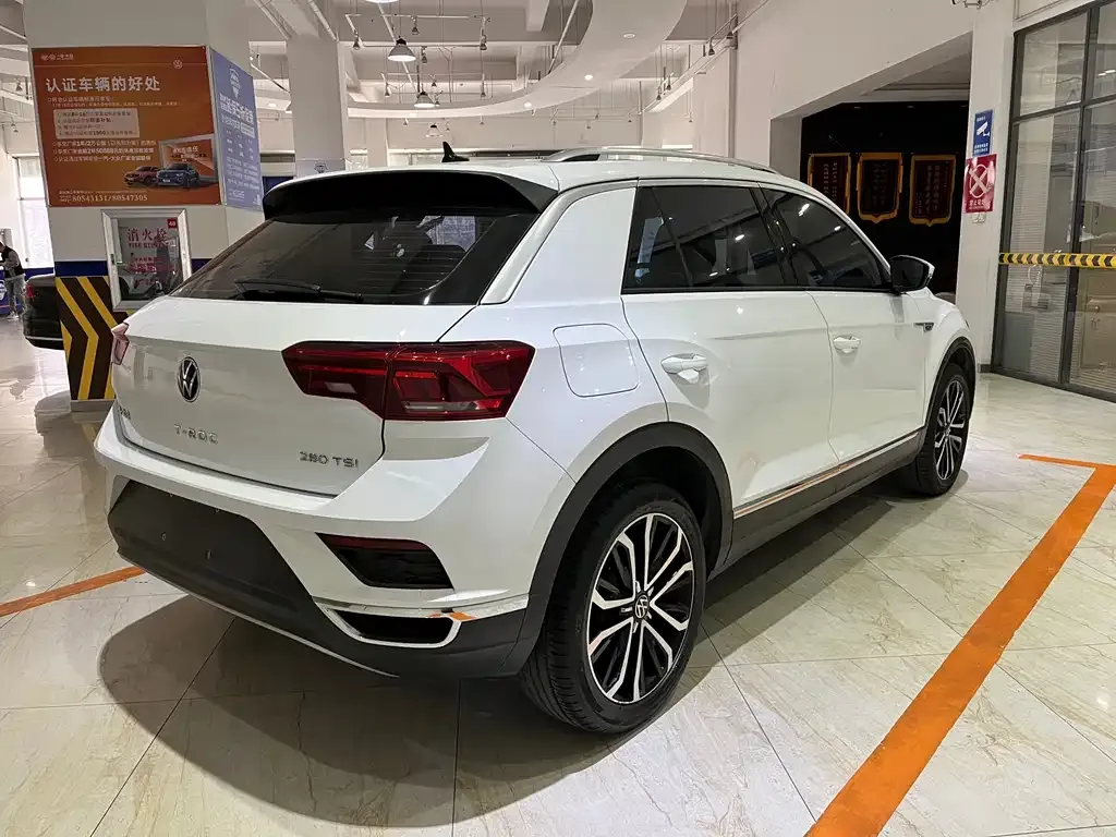 Volkswagen T-Roc — фото 2