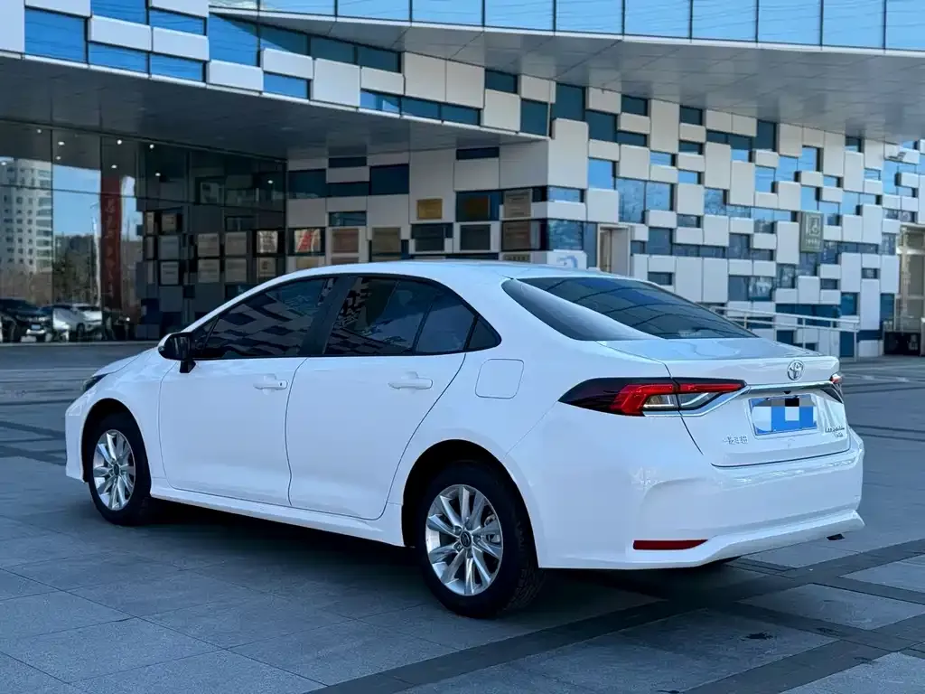 Toyota Corolla — фото 9
