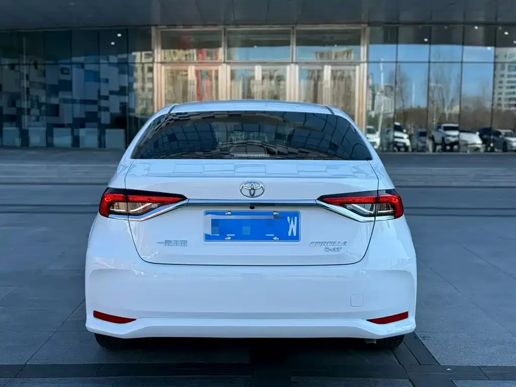 Toyota Corolla — фото 7