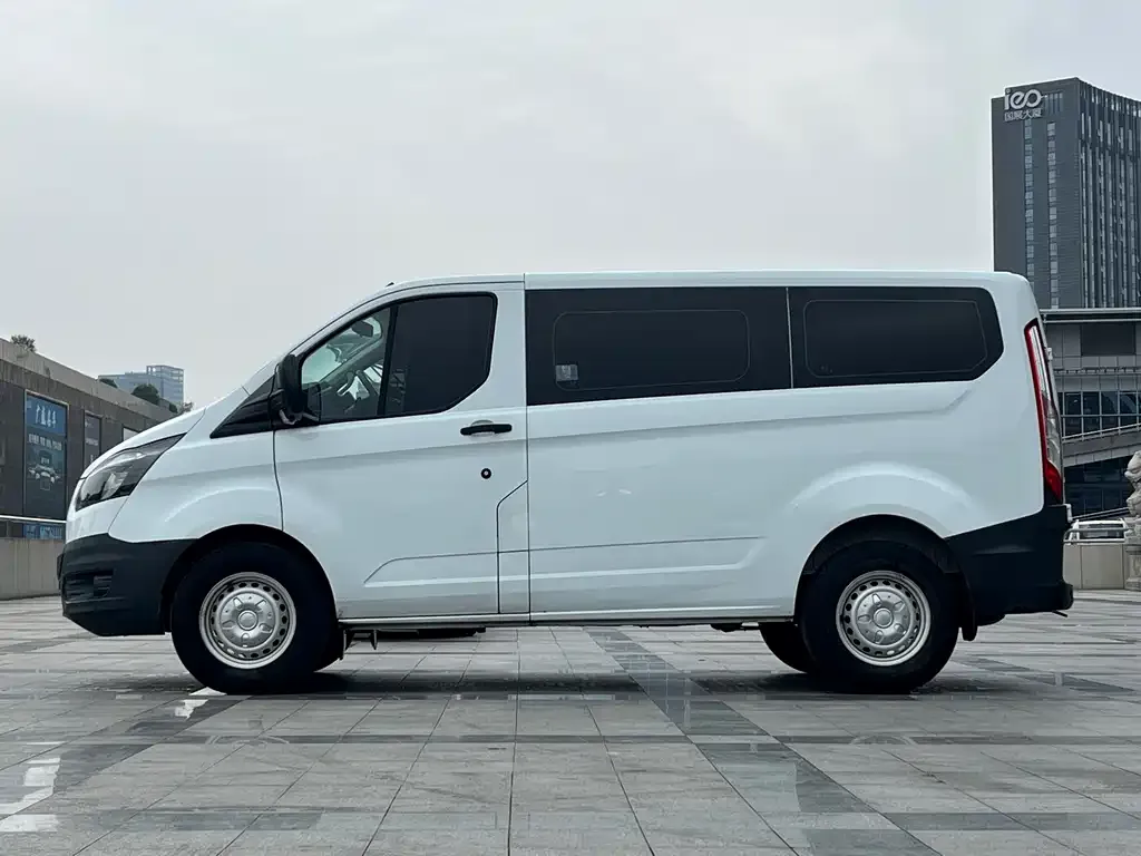 Ford Transit — фото 6