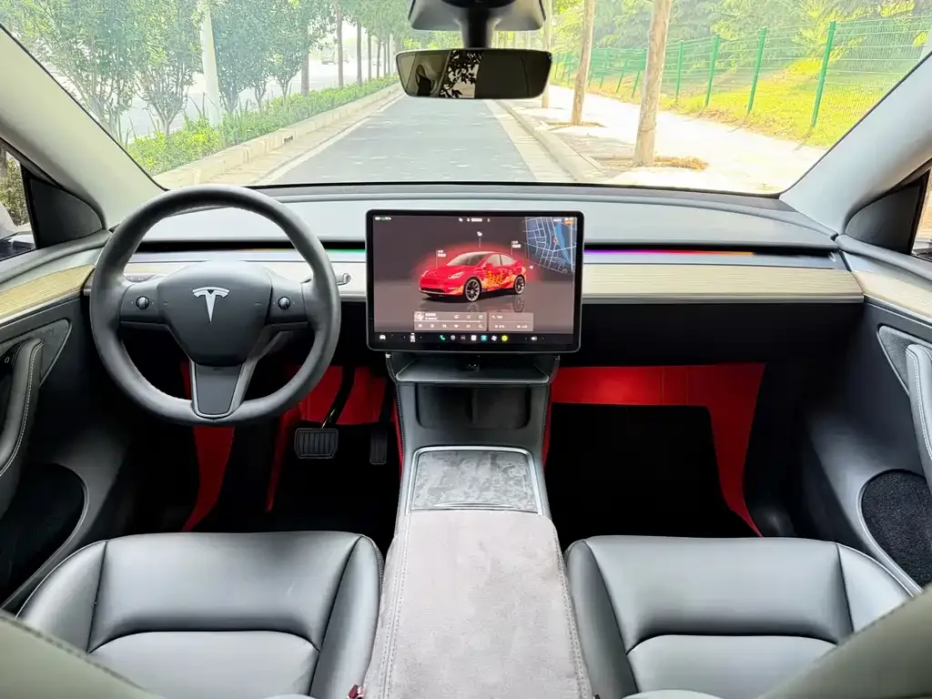 Tesla Model Y — фото 4