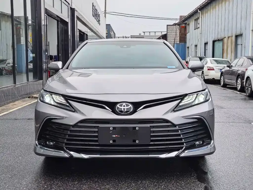 Toyota Camry — фото 7