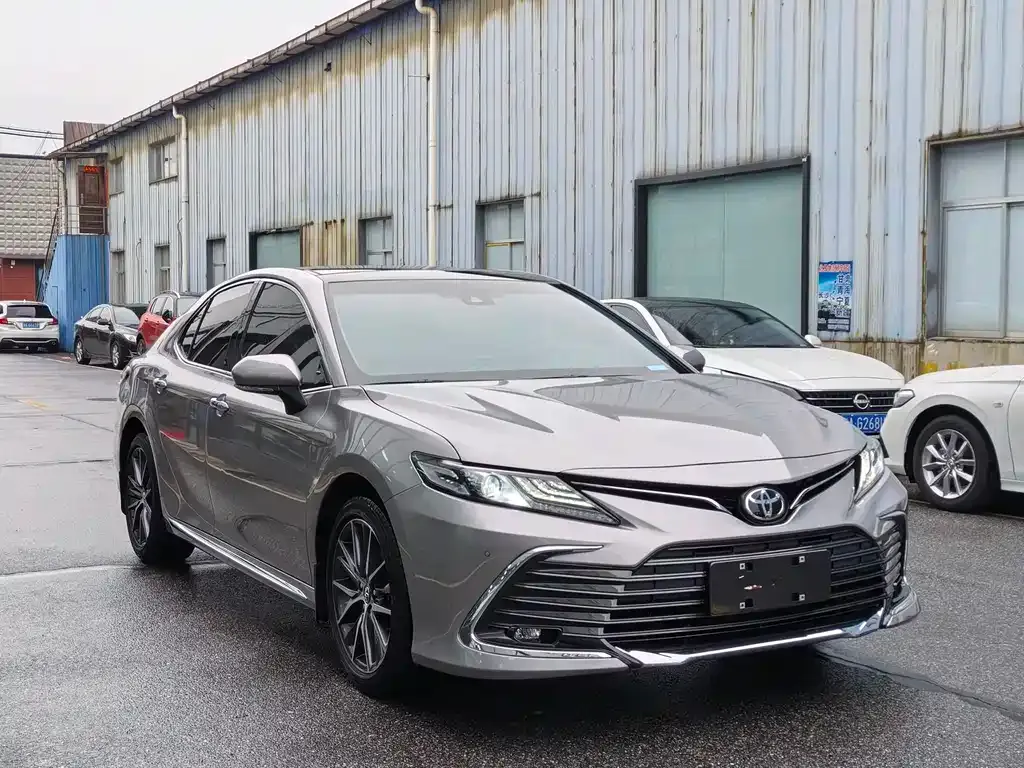 Toyota Camry — фото 5