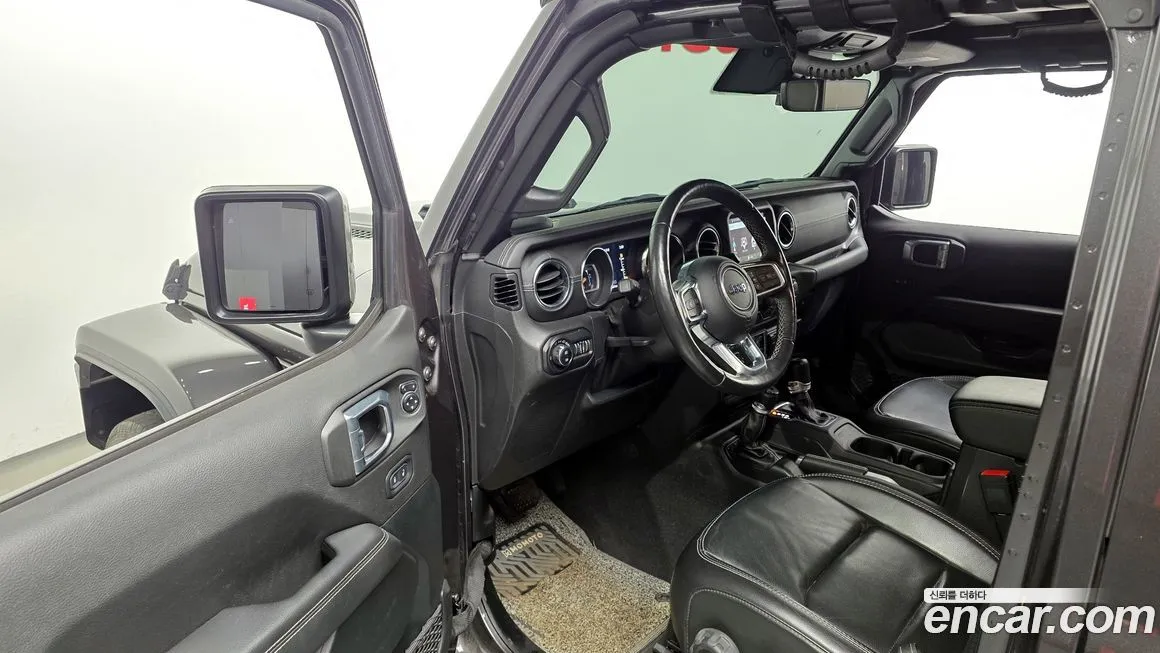 Jeep Wrangler — фото 10
