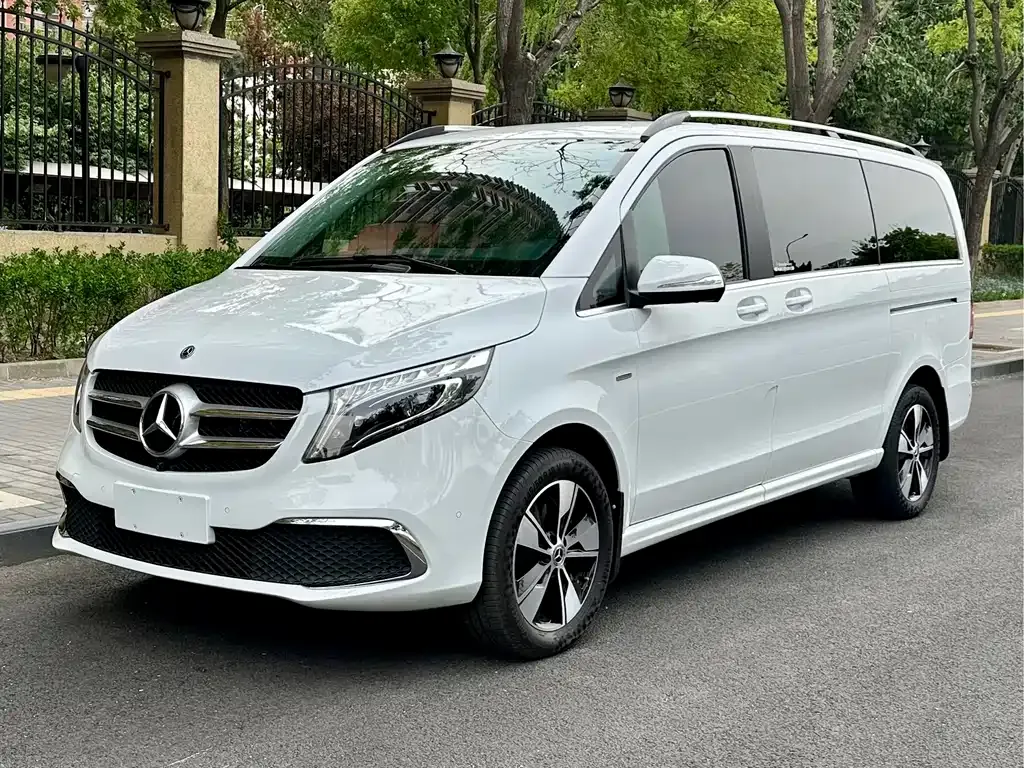 Mercedes-Benz V-Class — фото 1