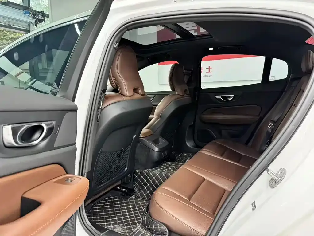 Volvo S60 — фото 10