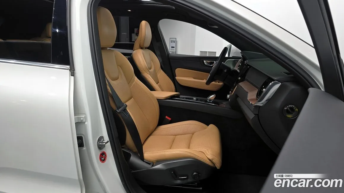 Volvo XC60 — фото 10