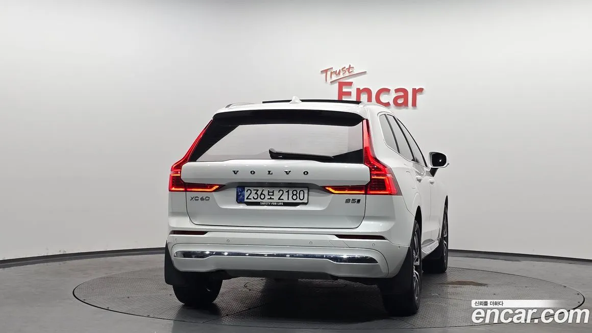 Volvo XC60 — фото 6