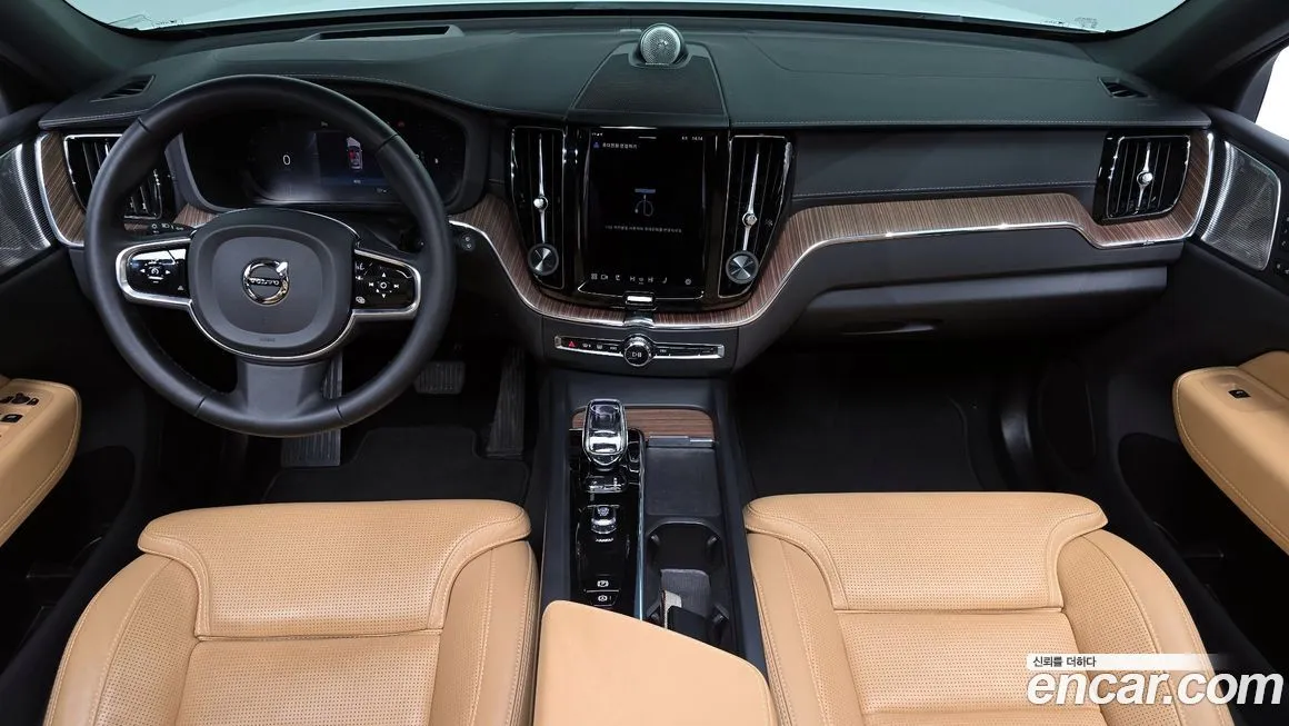 Volvo XC60 — фото 9