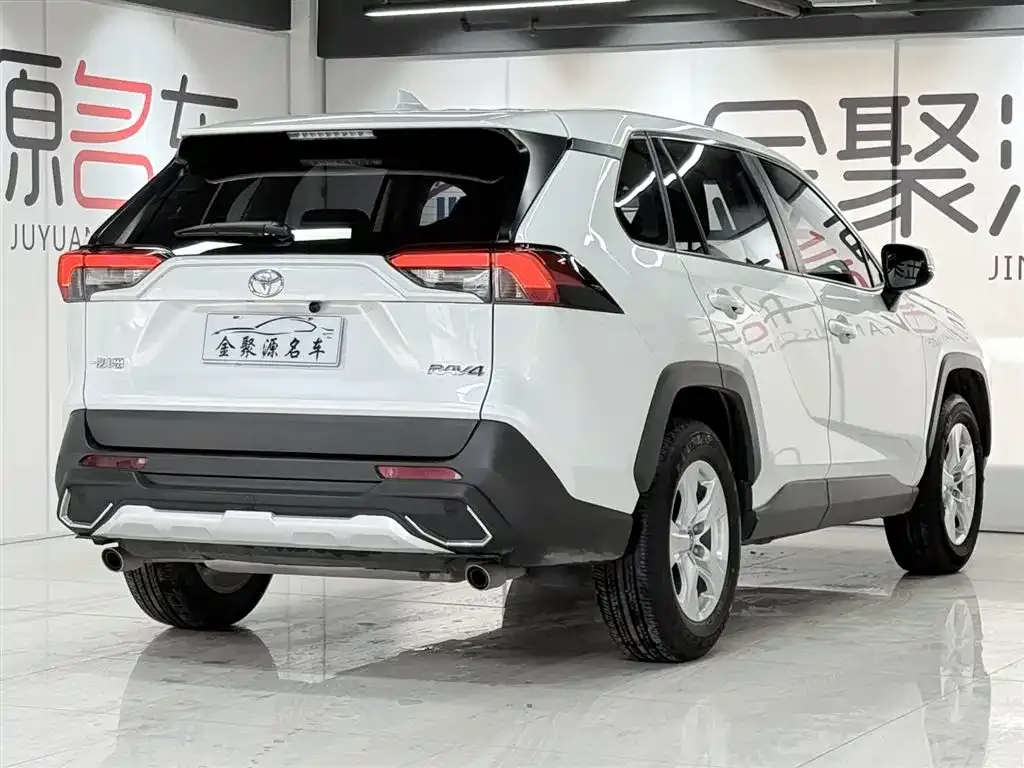 Toyota RAV4 — фото 9