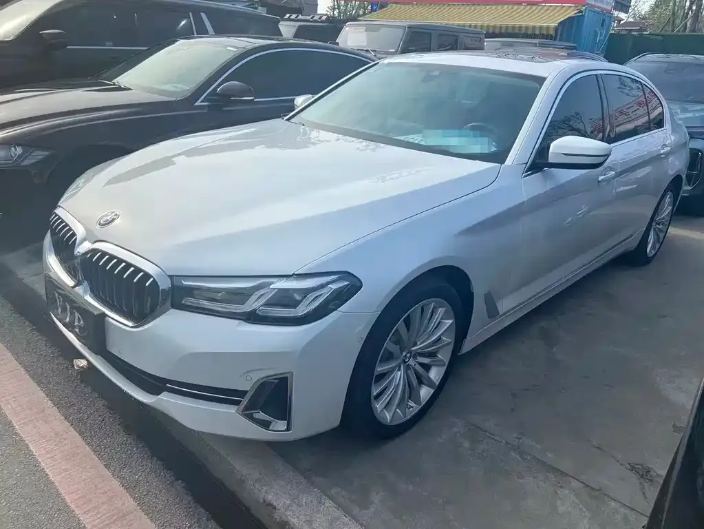 BMW 5 Series — фото 1