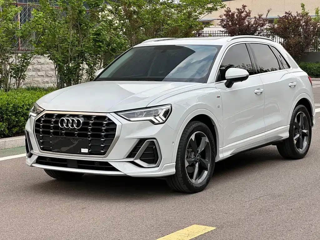 Audi Q3 — фото 1