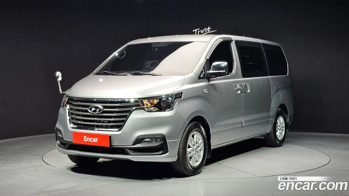 Hyundai Starex — фото 1
