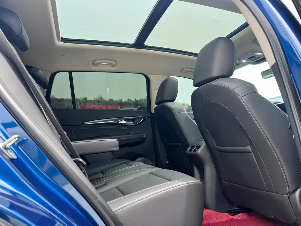 Buick Envision Plus — фото 9