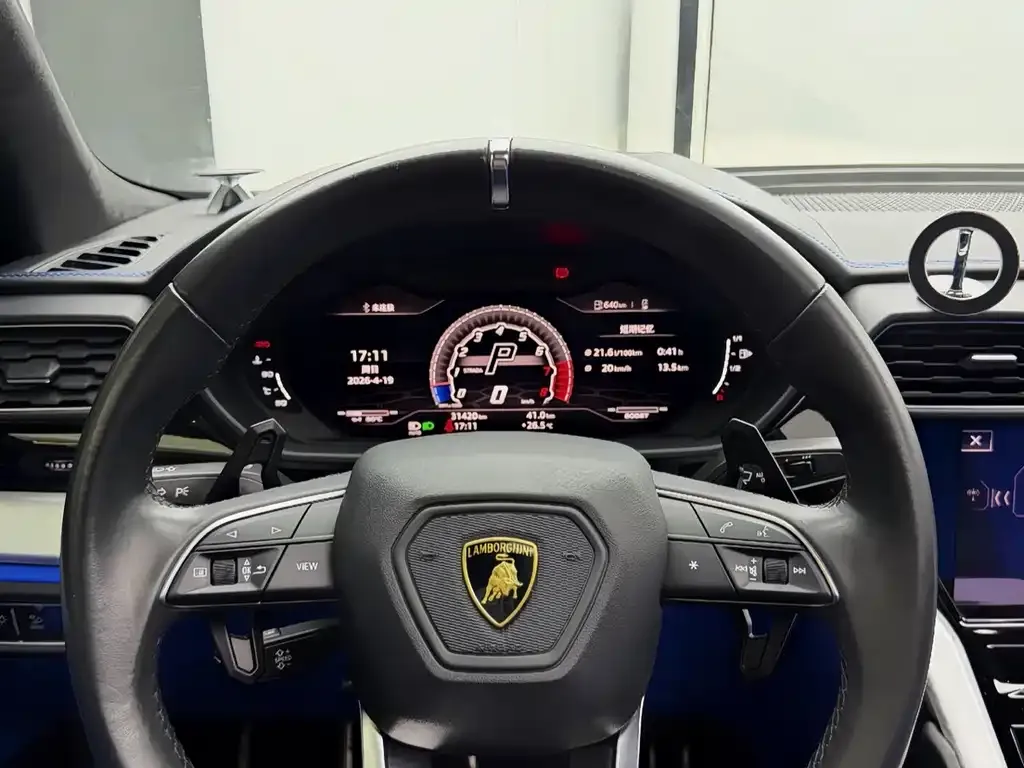 Lamborghini Urus — фото 6