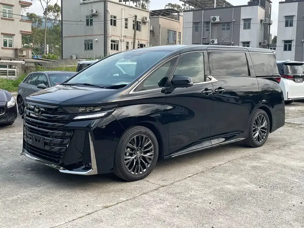 Toyota Vellfire — фото 1