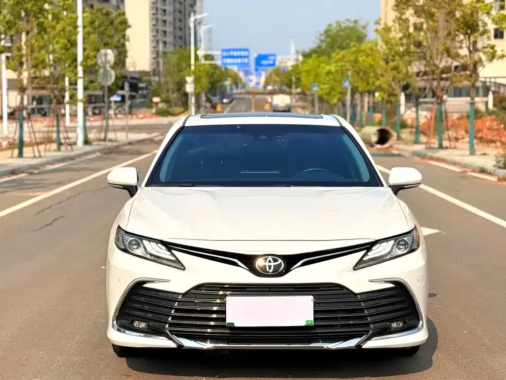 Toyota Camry — фото 3