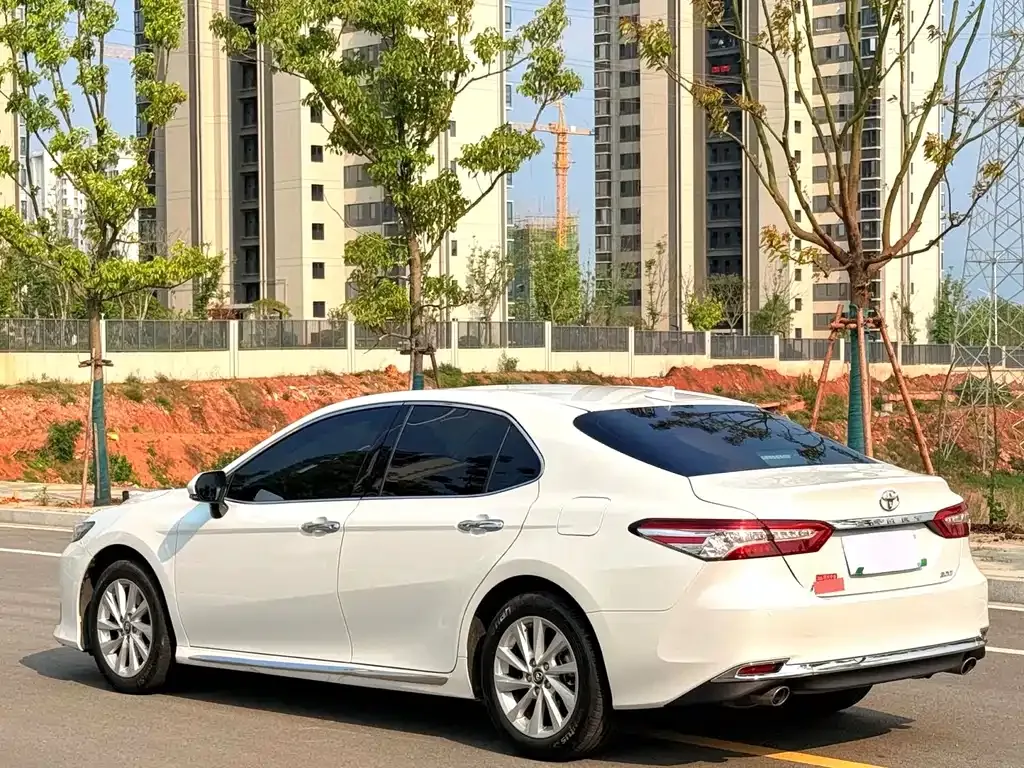 Toyota Camry — фото 6