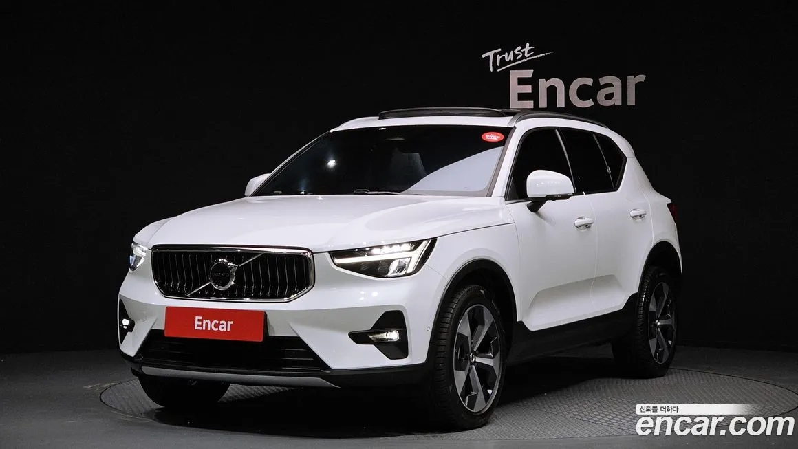 Volvo XC40 — фото 1