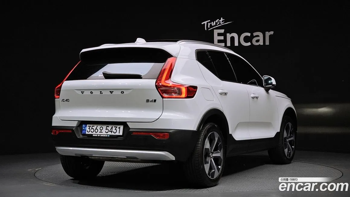Volvo XC40 — фото 5