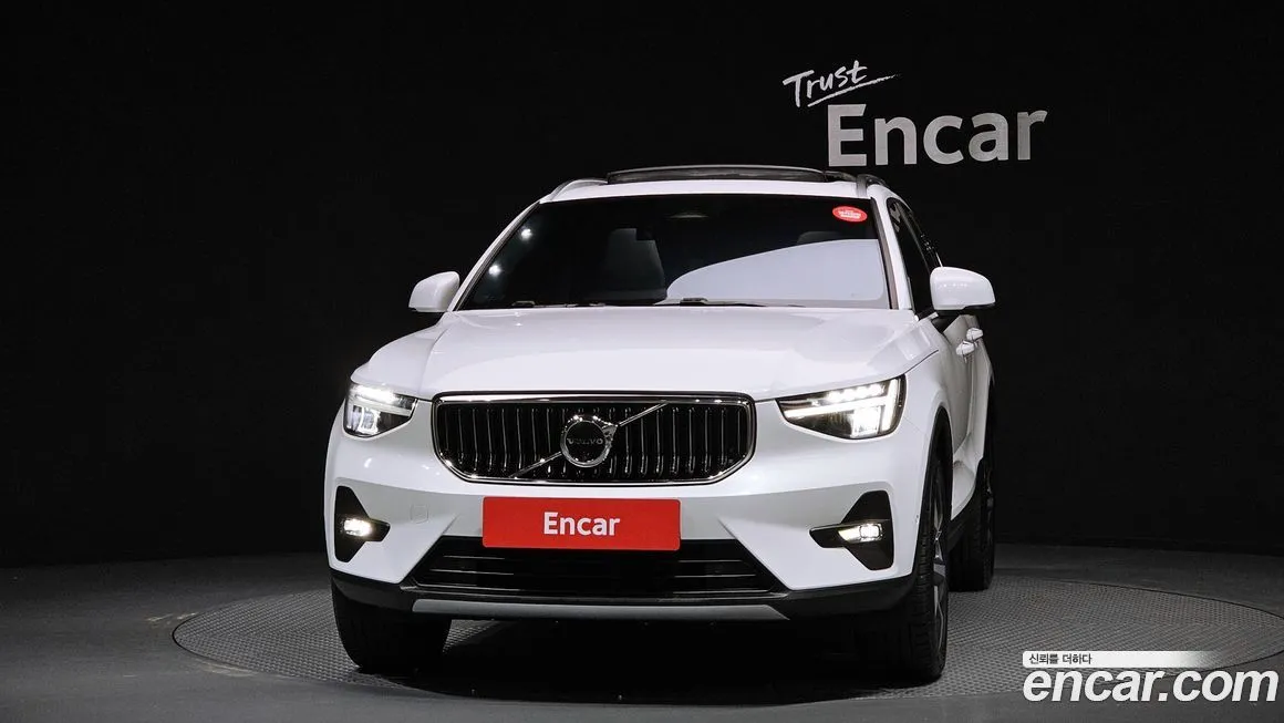 Volvo XC40 — фото 7