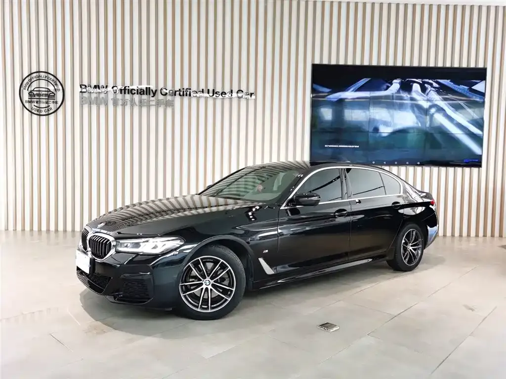 BMW 5 Series — фото 1