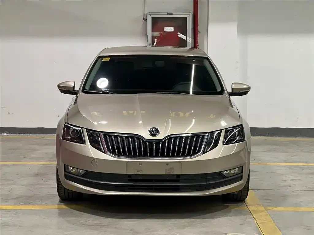 Skoda Octavia — фото 2