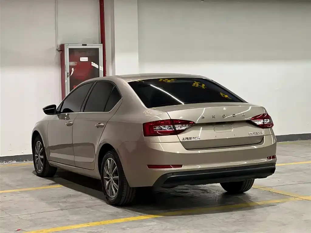 Skoda Octavia — фото 3