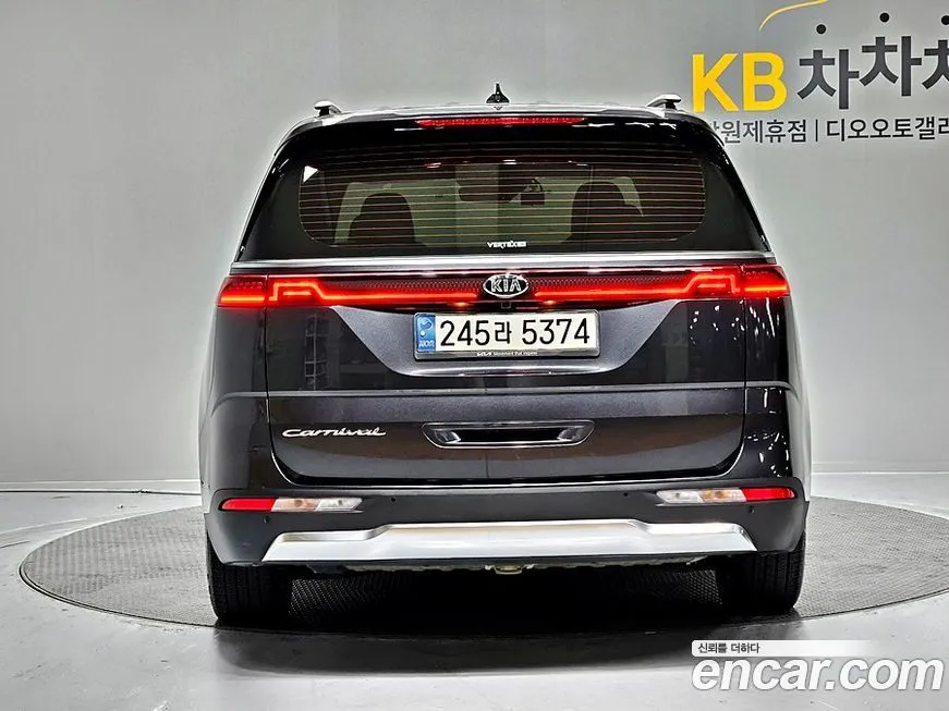Kia Carnival — фото 5