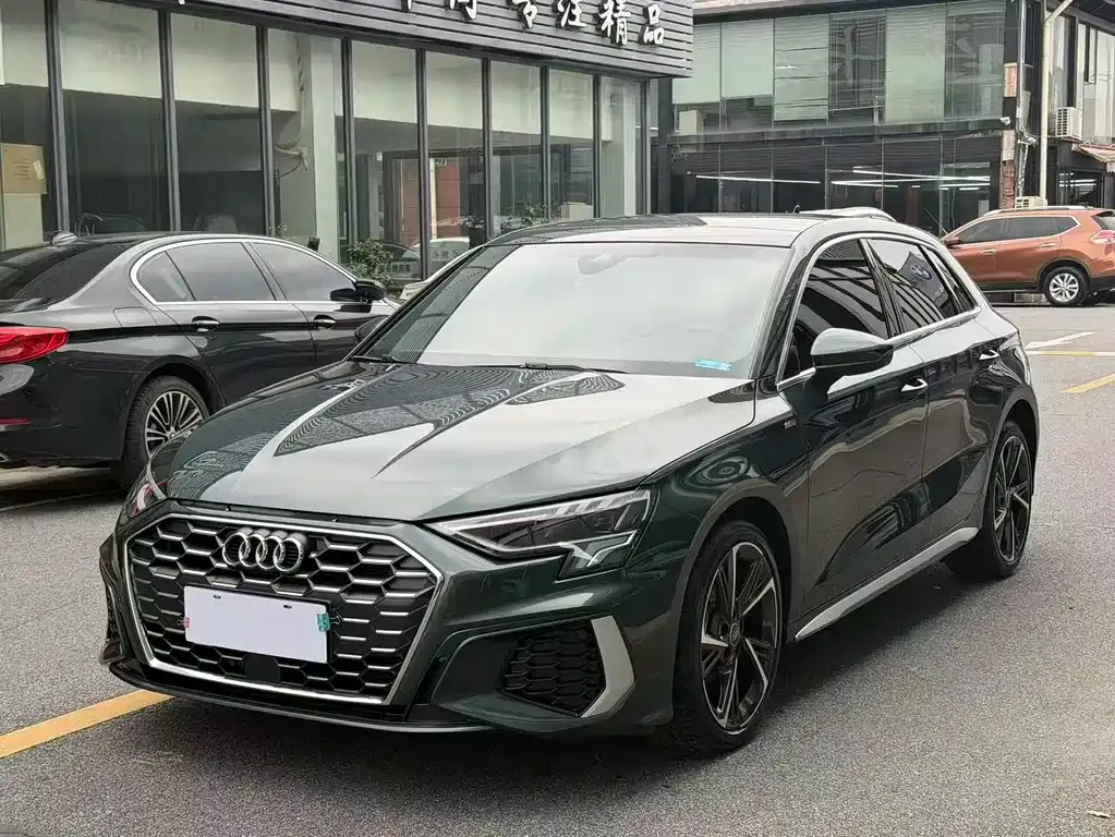 Audi A3 — фото 1