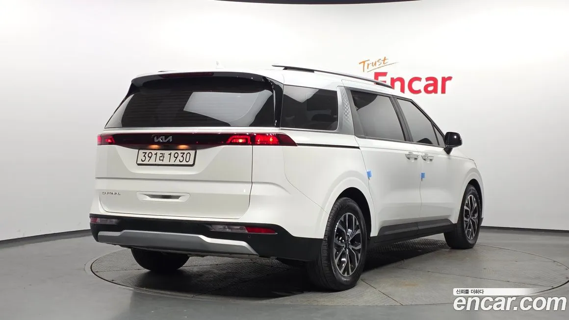 Kia Carnival — фото 10