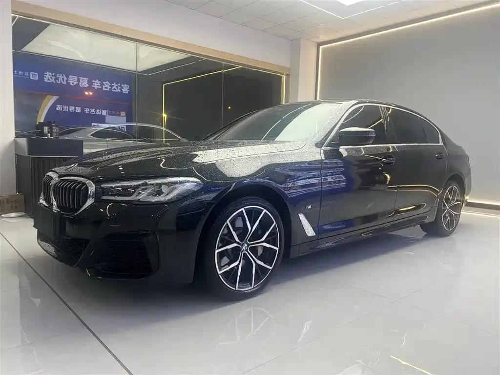 BMW 5 Series — фото 1