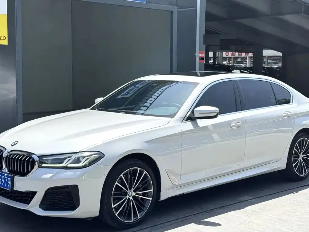 BMW 5 Series — фото 1