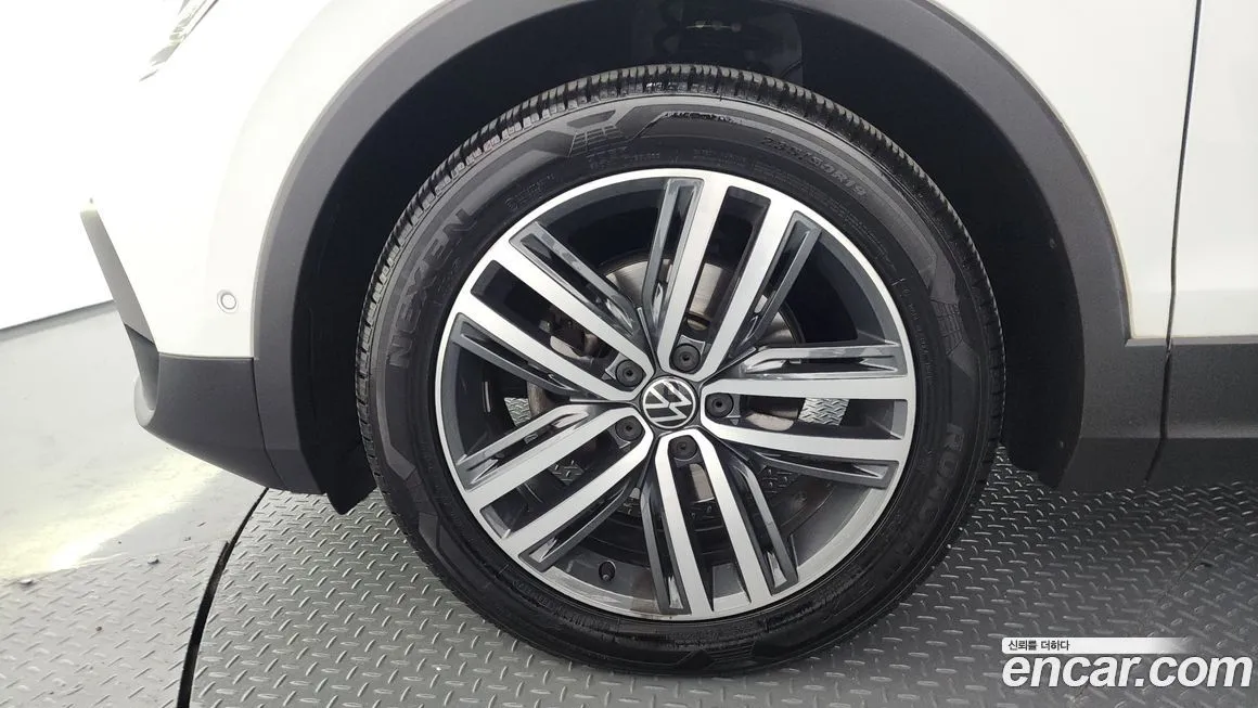 Volkswagen Tiguan — фото 4