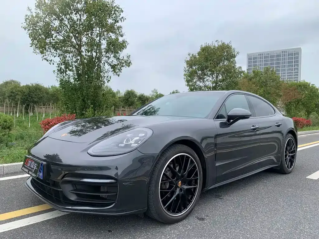 Porsche Panamera — фото 1