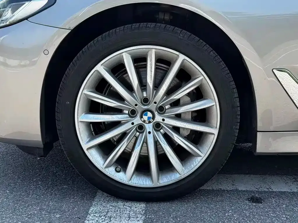 BMW 5 Series — фото 4
