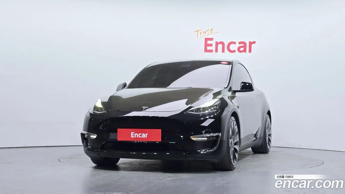 Tesla Model Y — фото 8