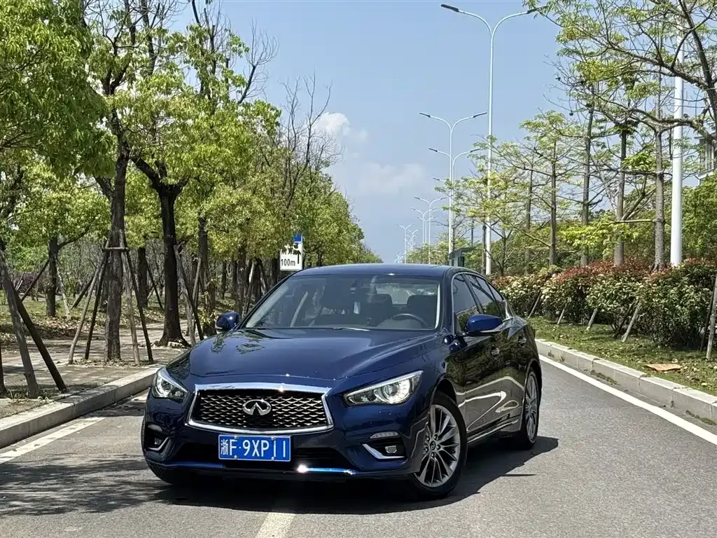 Infiniti Q50L — фото 1