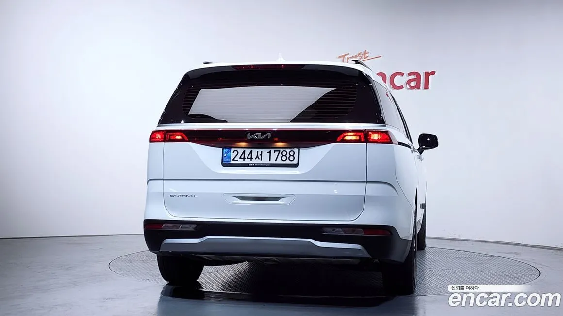 Kia Carnival — фото 10
