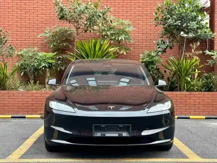 Tesla Model 3 — фото 9