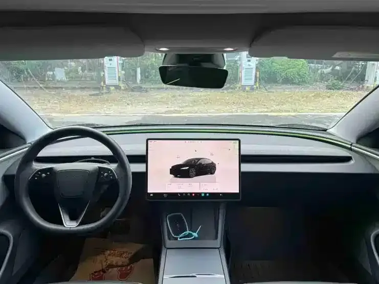 Tesla Model 3 — фото 3