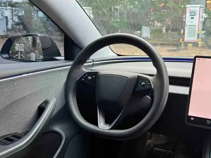 Tesla Model 3 — фото 6