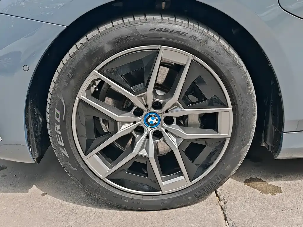 BMW i5 — фото 8
