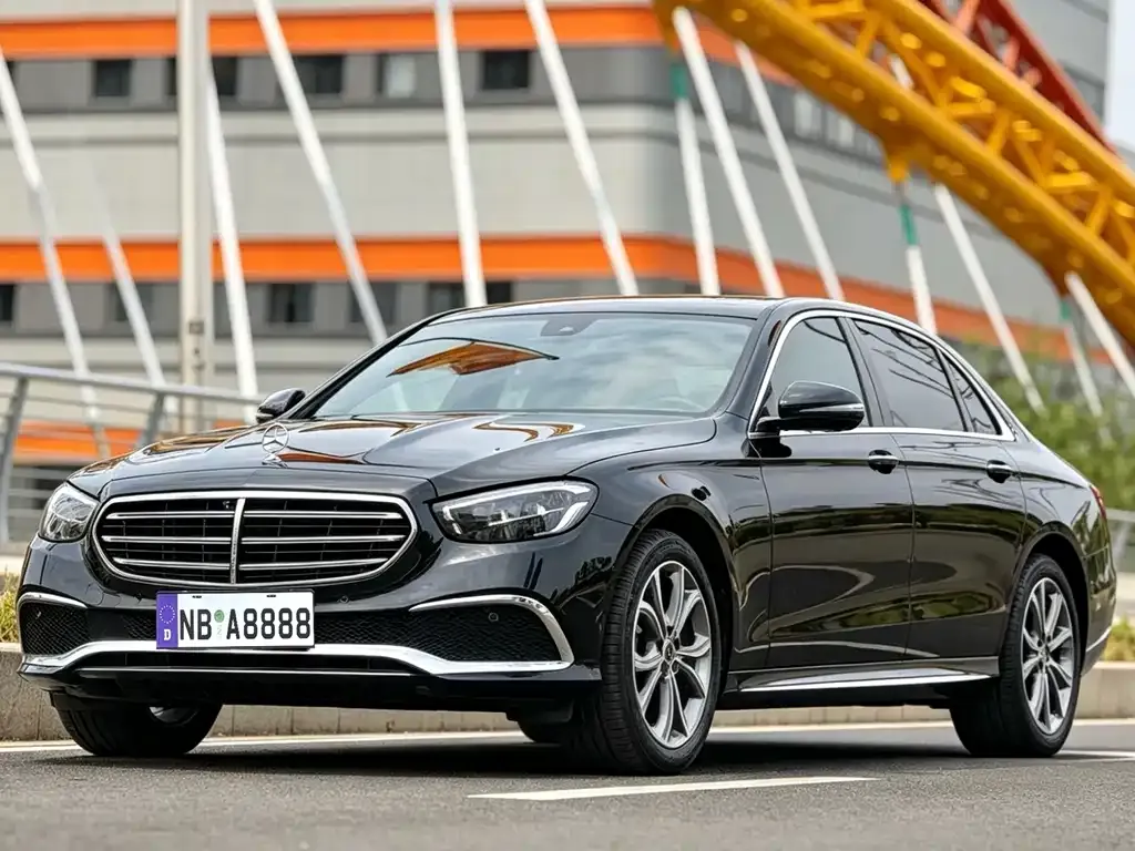 Mercedes-Benz E-Class — фото 1